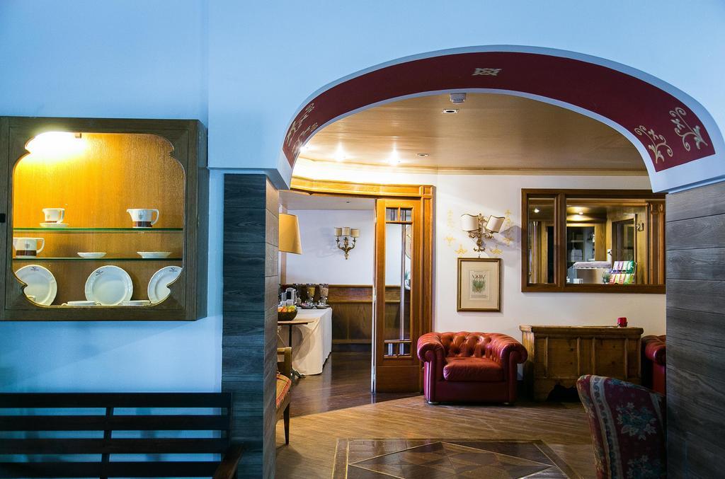 Hotel Posta R.T.A. Madonna di Campiglio Bagian luar foto