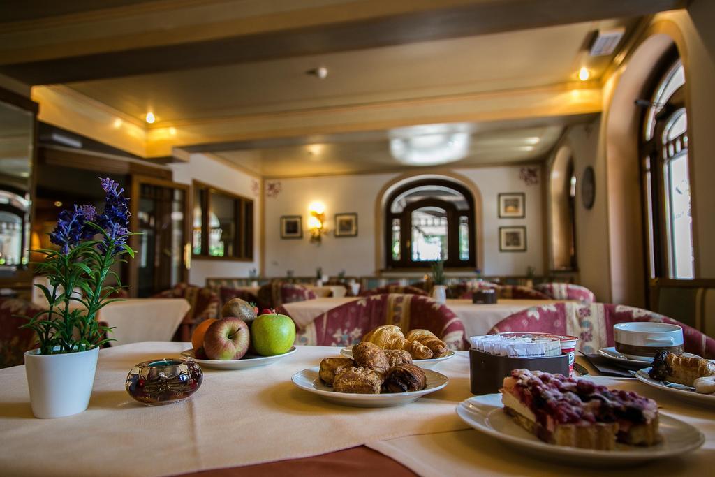 Hotel Posta R.T.A. Madonna di Campiglio Bagian luar foto