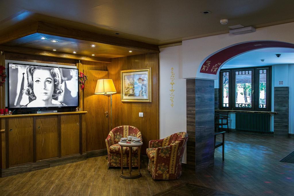 Hotel Posta R.T.A. Madonna di Campiglio Bagian luar foto
